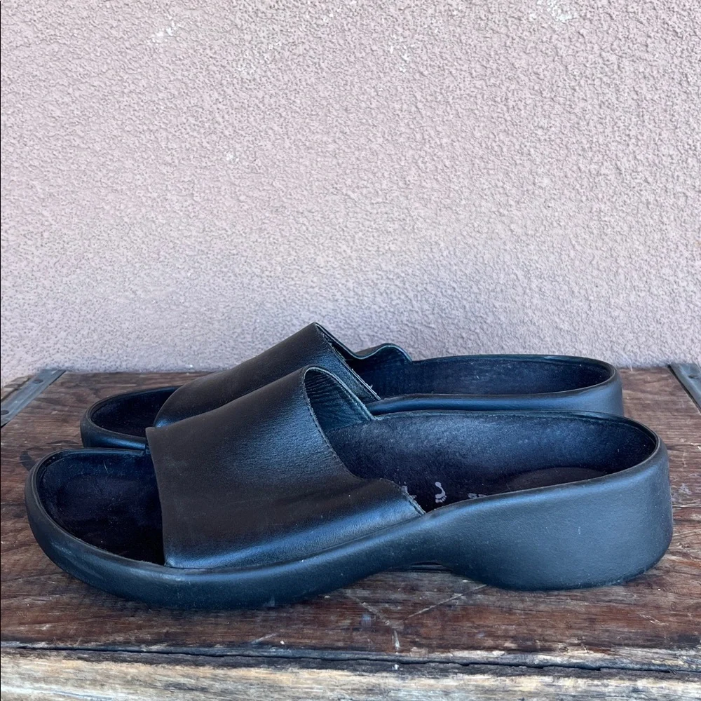 Tatami by Birkenstock slide sandals - Picture 3 of 9